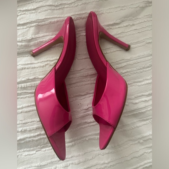 Barbie pink heel slip ons - Picture 4 of 5